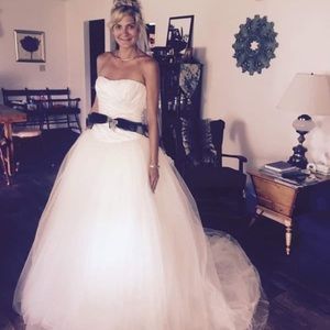 Brand New Vera Wang $1000 Dollars tags included.